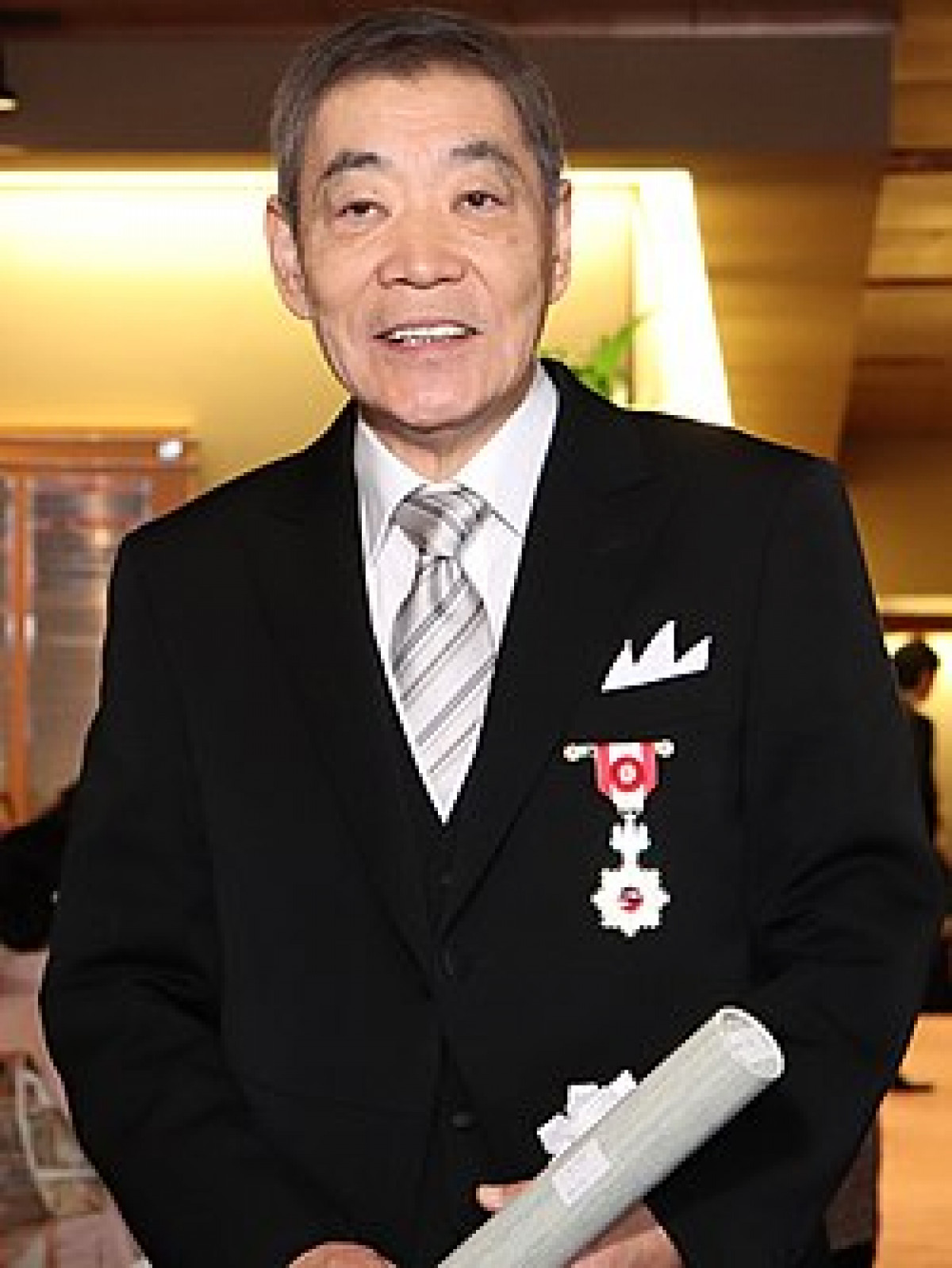 Akira Emoto 